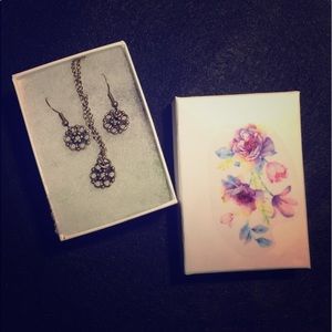 Flower necklace & earring set 🌸